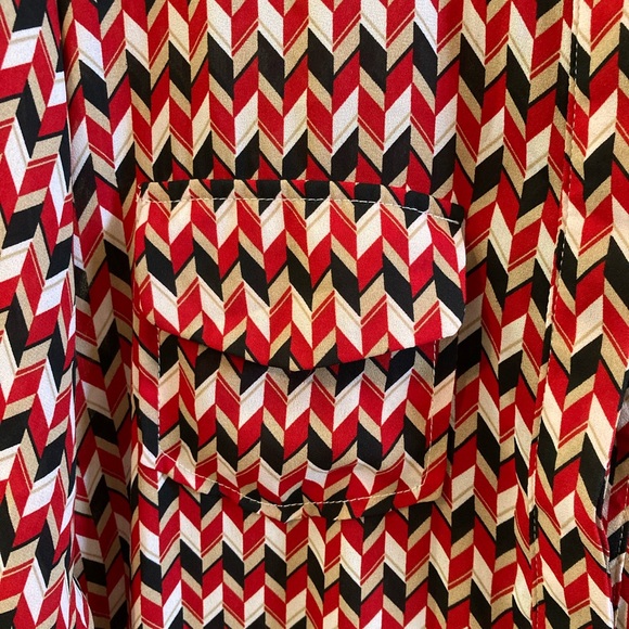 COPY - GRIFFLIN Dress style Henley blouse. Roll tab sleeves Made in Canada Size… - Picture 4 of 7